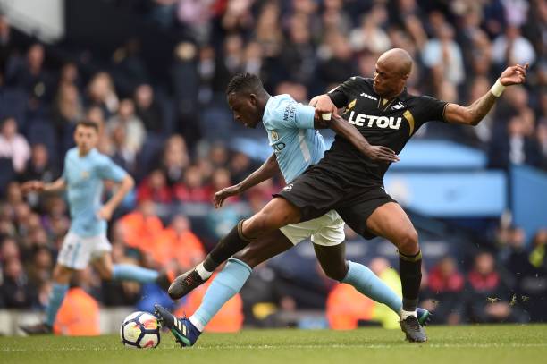 称赞他不仅 称赞他不仅