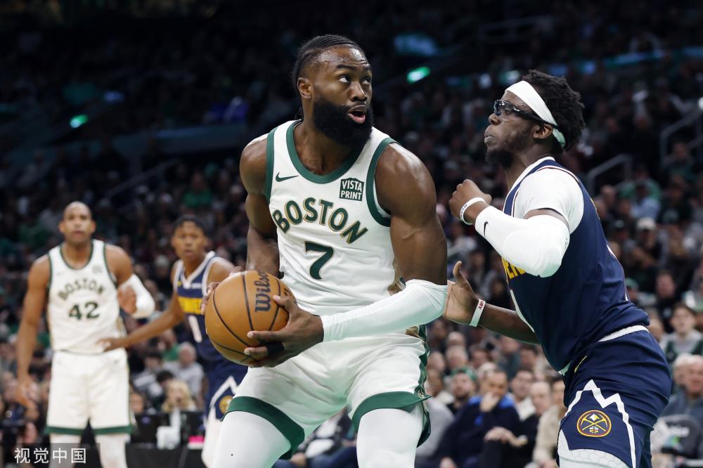 邓丽娟为中 邓丽娟为中